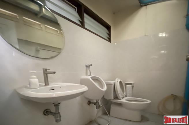 Spacious Three Bedroom, Three Storey House for Rent only 800 Meters from BTS Ekkamai