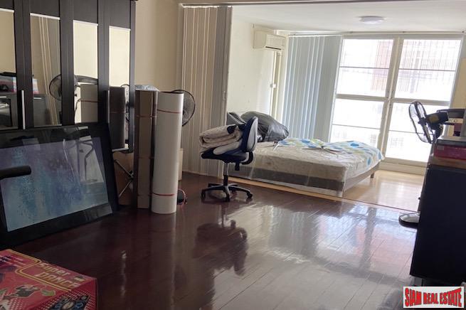 Spacious Three Bedroom, Three Storey House for Rent only 800 Meters from BTS Ekkamai