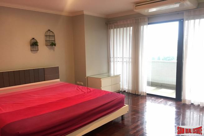 Richmond Palace Condominium | Bright & Peaceful Three Bedroom Corner Unit for Rent in Phrom Phong