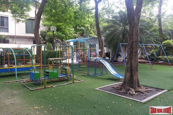 Richmond Palace Condominium | Bright & Peaceful Three Bedroom Corner Unit for Rent in Phrom Phong