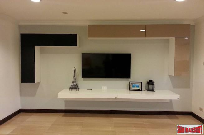 Richmond Palace Condominium | Bright & Peaceful Three Bedroom Corner Unit for Rent in Phrom Phong