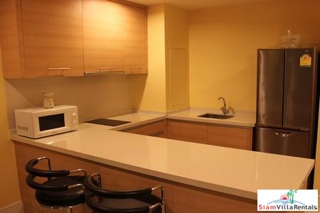 One Bedroom Apartment in Contemporary, Spanish-Style Complex on Sukhumvit 22