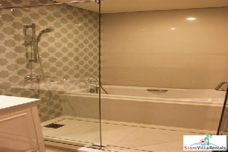 One Bedroom Apartment in Contemporary, Spanish-Style Complex on Sukhumvit 22