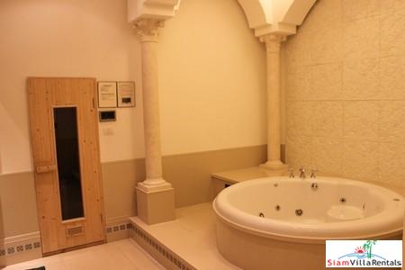 One Bedroom Apartment in Contemporary, Spanish-Style Complex on Sukhumvit 22