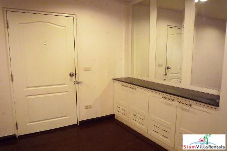 Paholyothin Place | Stunning 3 bedroom, 3 bath 135 sqm. Condo for Rent only 2 Minutes Walk to Ari BTS Station-1