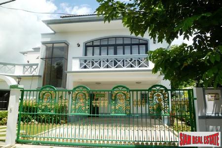 Anuphas Golf Ville | Three Bedroom Mountain View House with Pool in Kathu